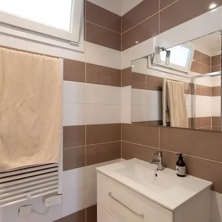 L58 Port 2 Bdrs 5mins Old Town & Tram * Nice