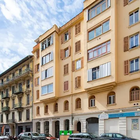 L58 Port 2 Bdrs 5mins Old Town & Tram Appartement