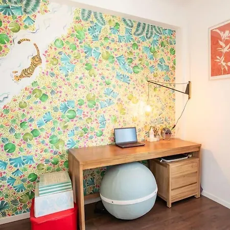 L58 Port 2 Bdrs 5mins Old Town & Tram Apartment