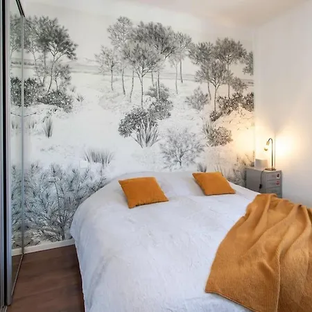 L58 Port 2 Bdrs 5mins Old Town & Tram Appartement