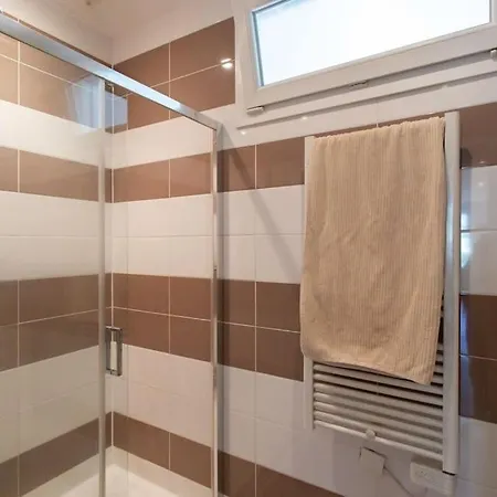 Apartment L58 Port 2 Bdrs 5mins Old Town & Tram *